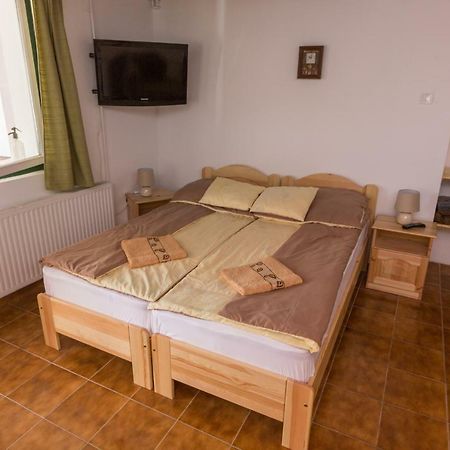 Gadoros Vendeghaz Hotel Egerszalók Buitenkant foto