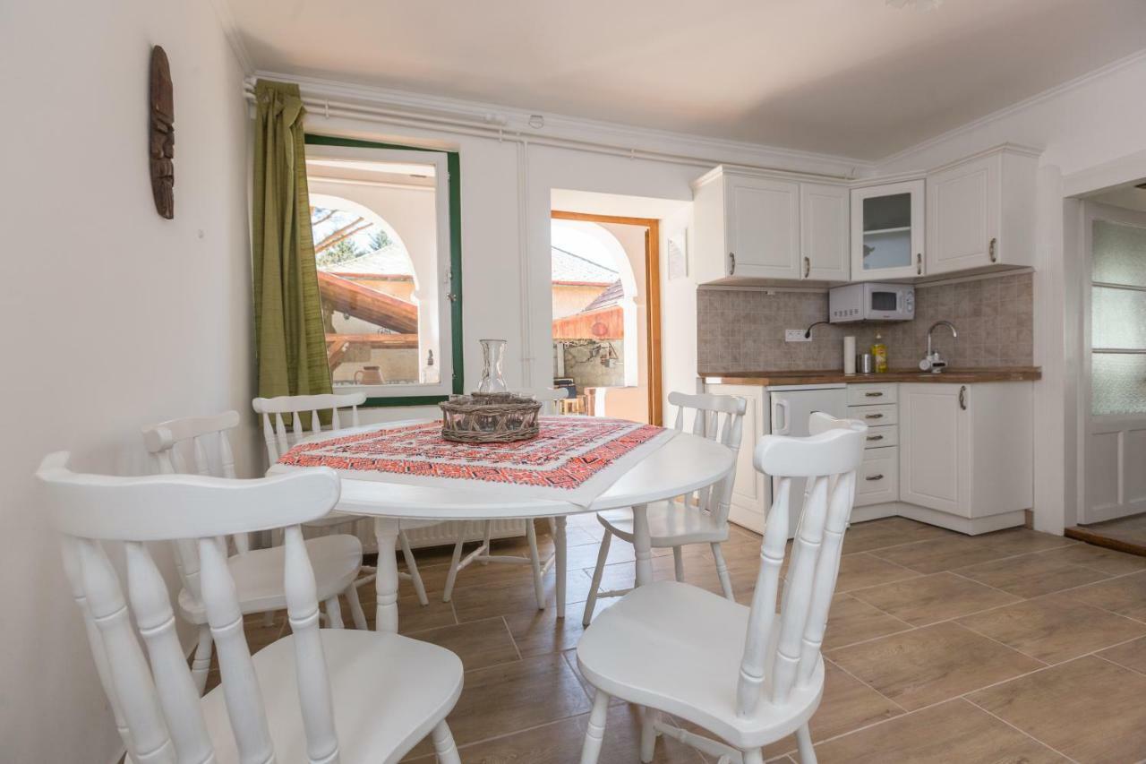 Gadoros Vendeghaz Hotel Egerszalók Buitenkant foto