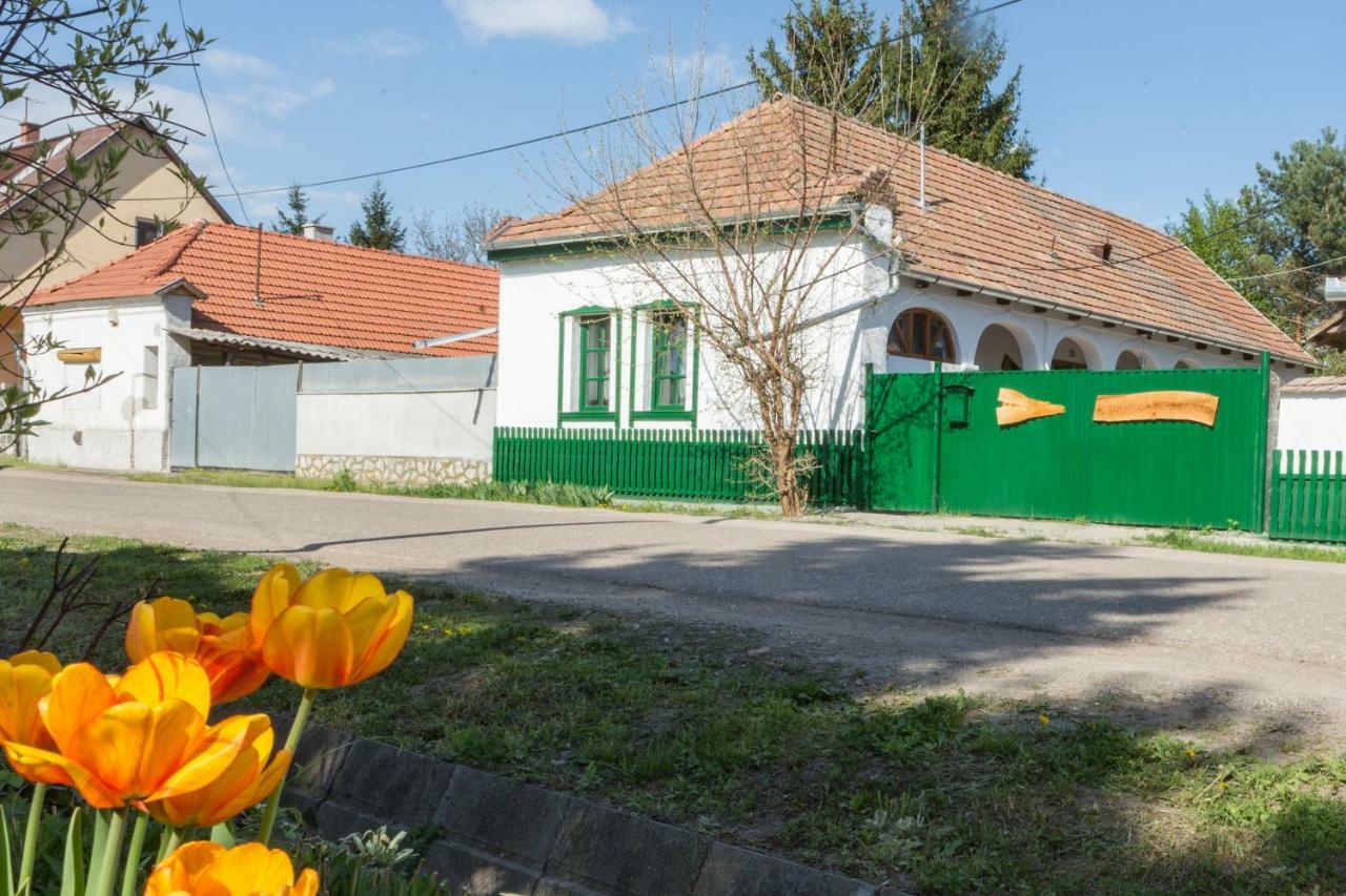 Gadoros Vendeghaz Hotel Egerszalók Buitenkant foto