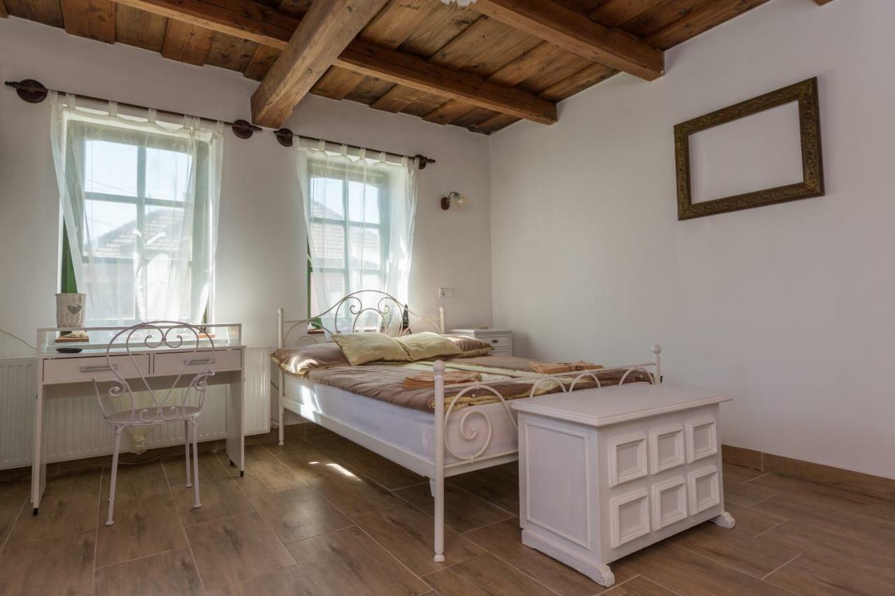 Gadoros Vendeghaz Hotel Egerszalók Buitenkant foto