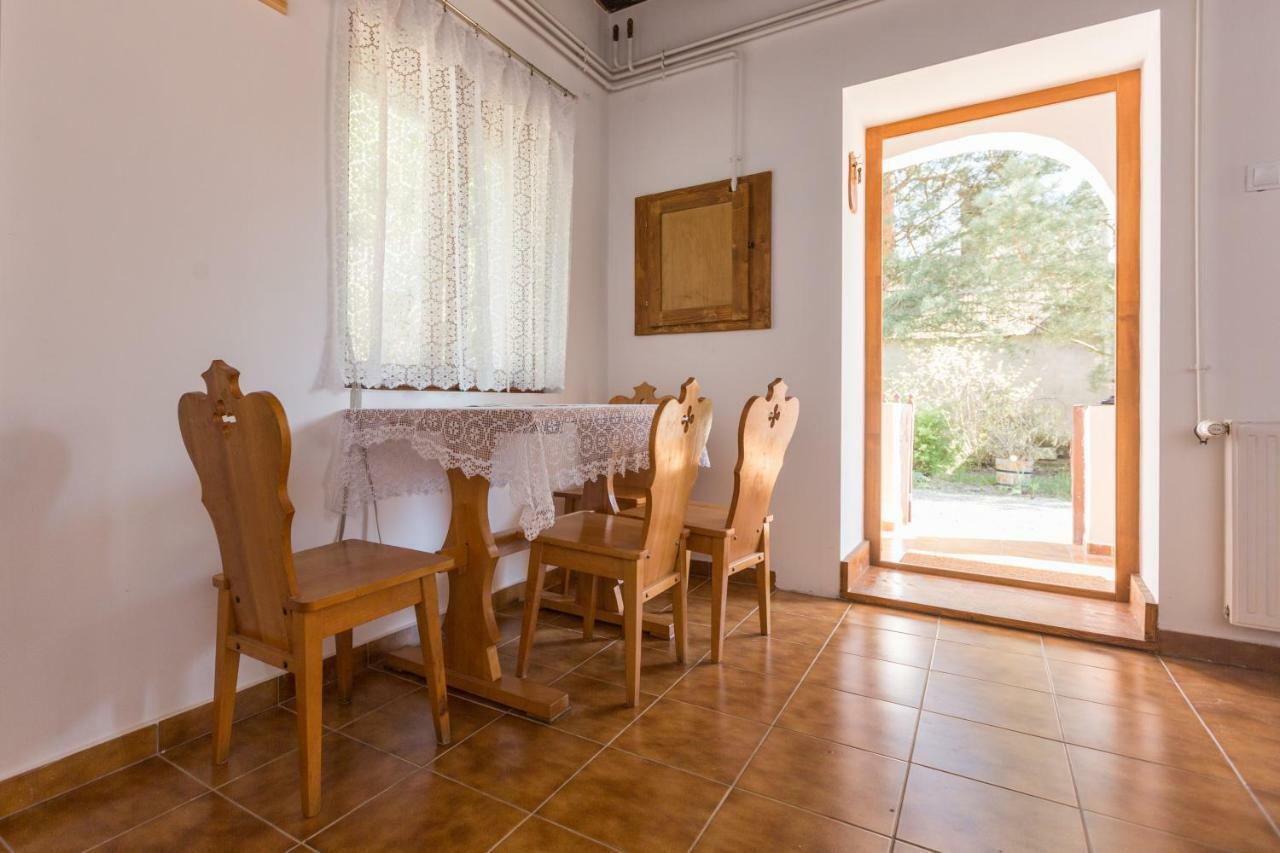 Gadoros Vendeghaz Hotel Egerszalók Buitenkant foto