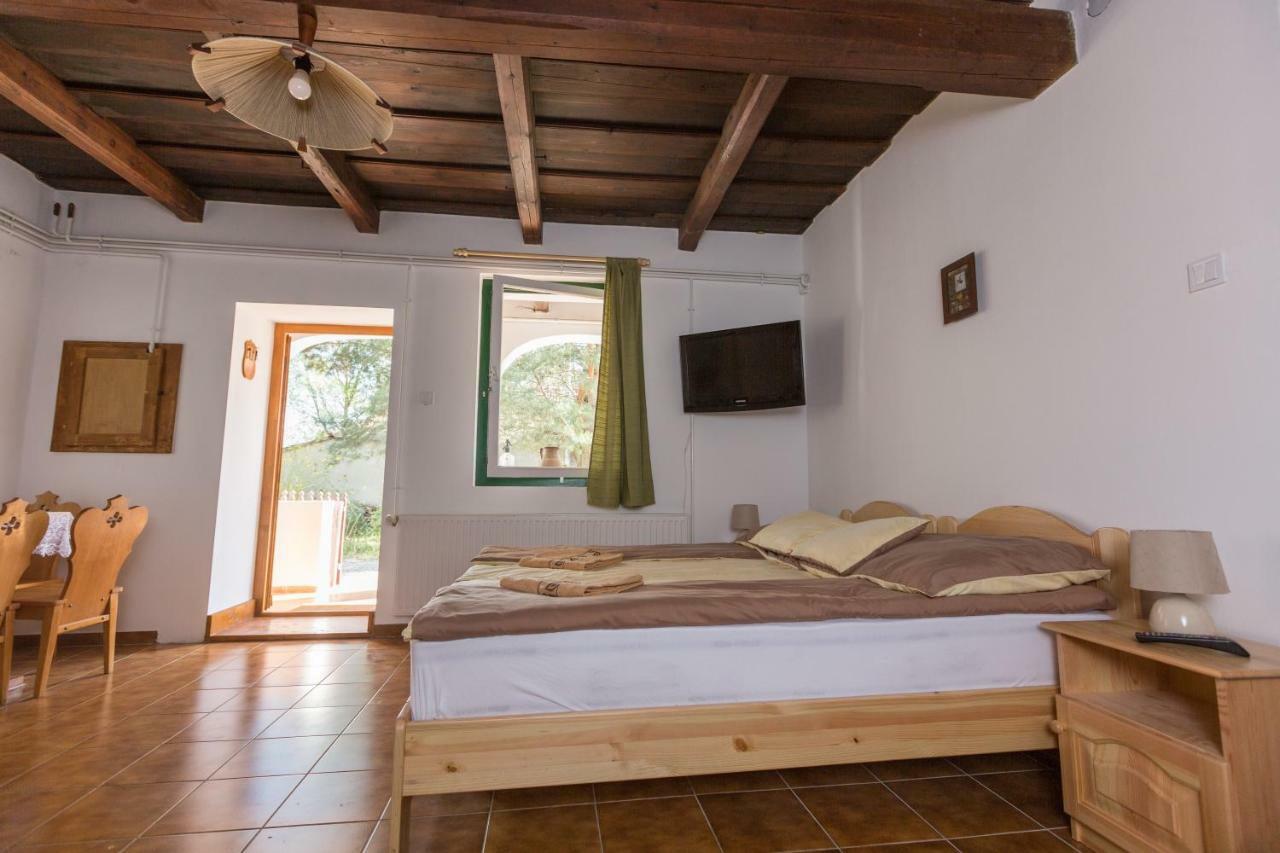 Gadoros Vendeghaz Hotel Egerszalók Buitenkant foto