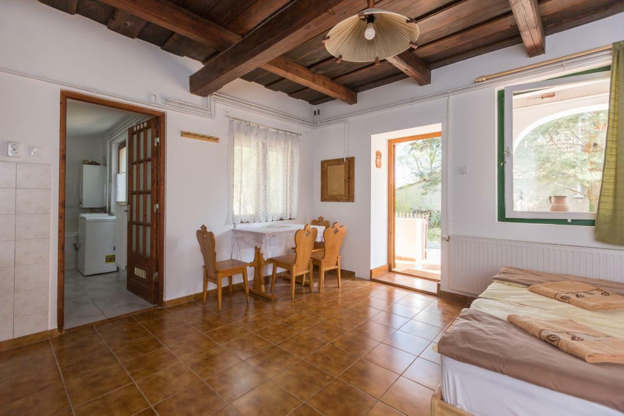 Gadoros Vendeghaz Hotel Egerszalók Buitenkant foto
