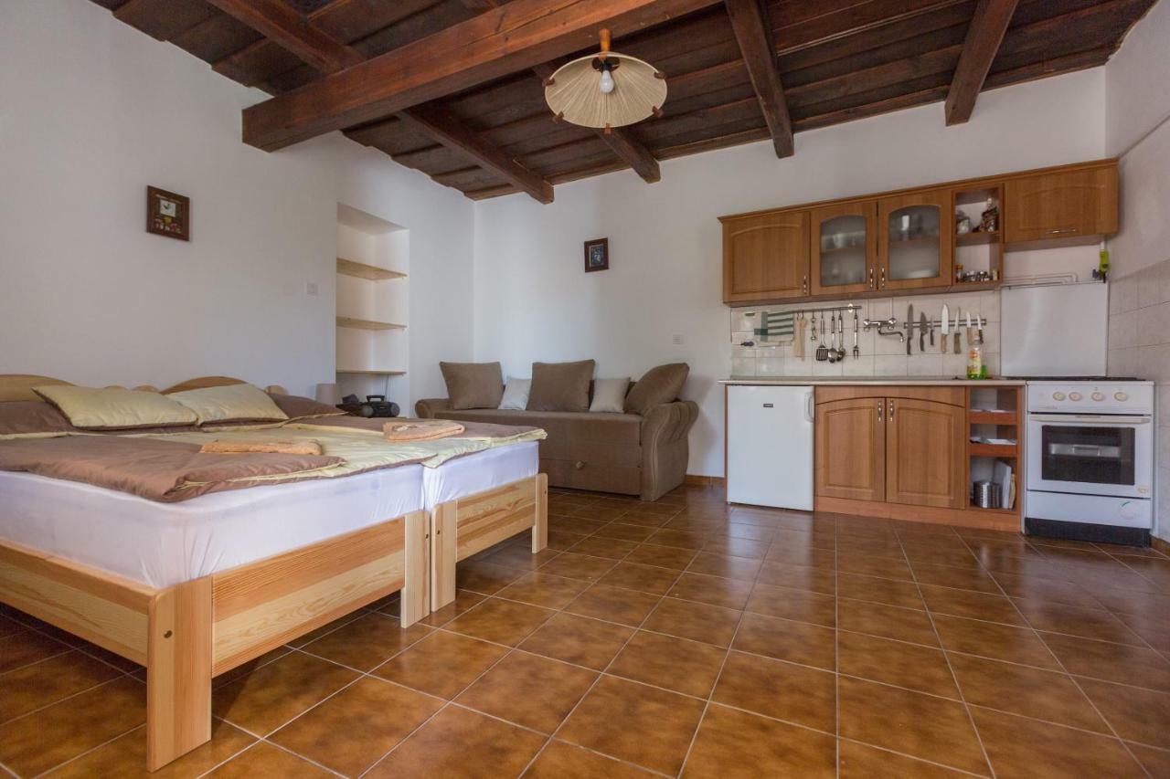 Gadoros Vendeghaz Hotel Egerszalók Buitenkant foto