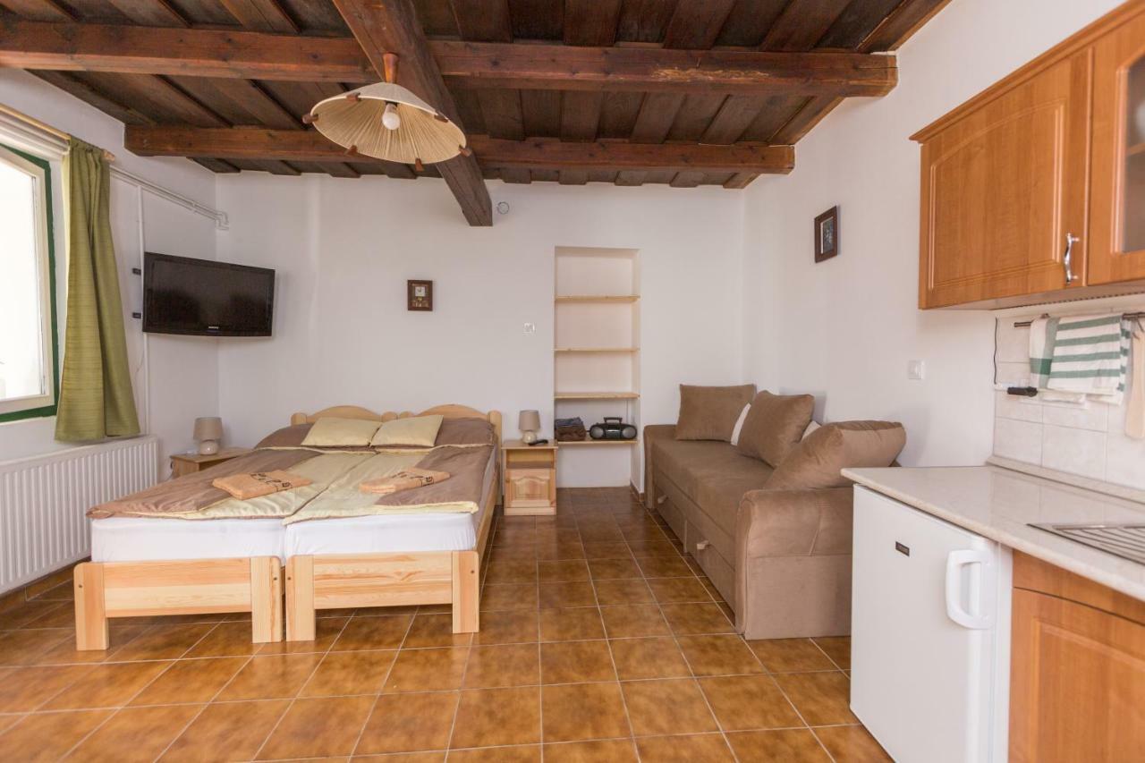 Gadoros Vendeghaz Hotel Egerszalók Buitenkant foto
