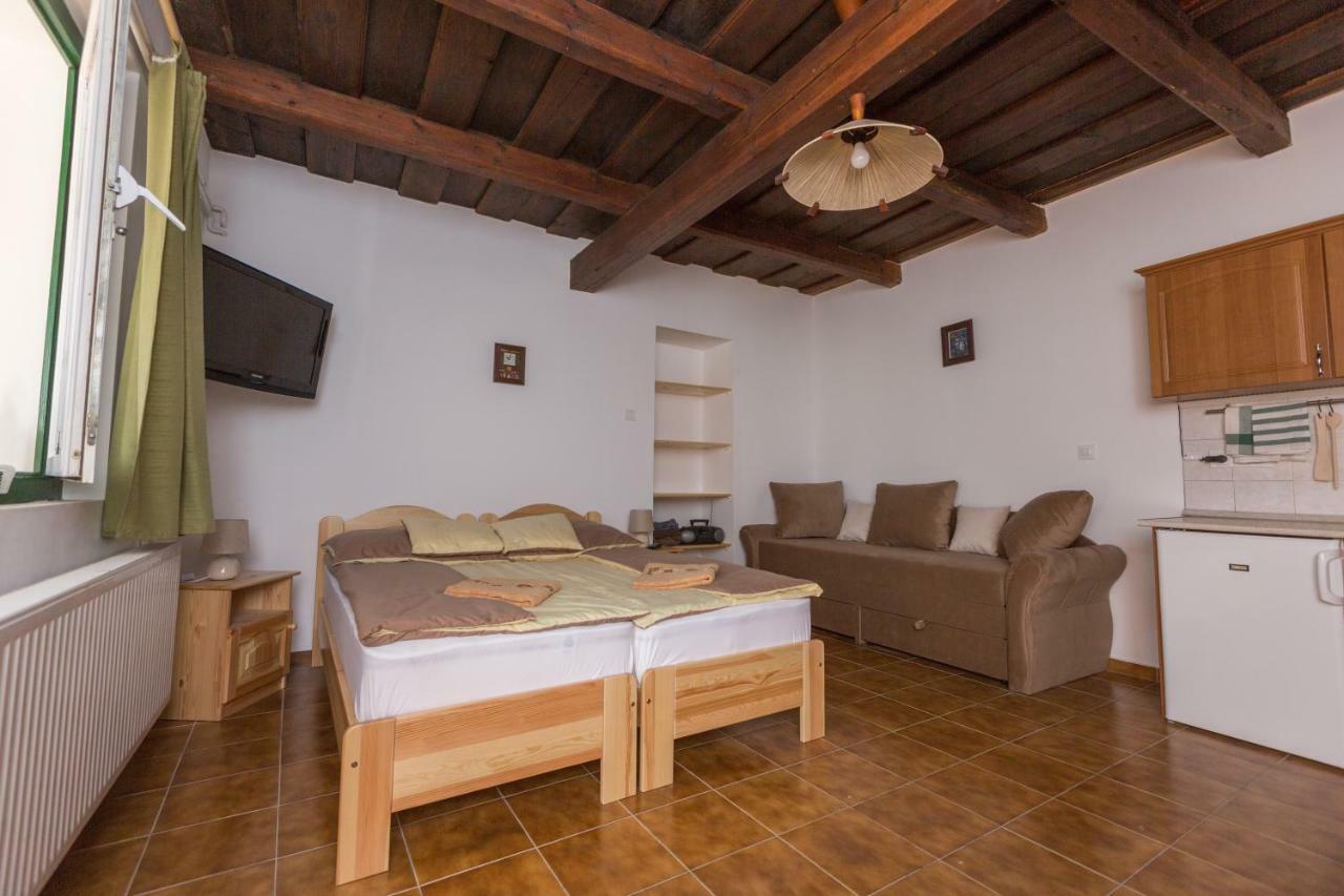 Gadoros Vendeghaz Hotel Egerszalók Buitenkant foto