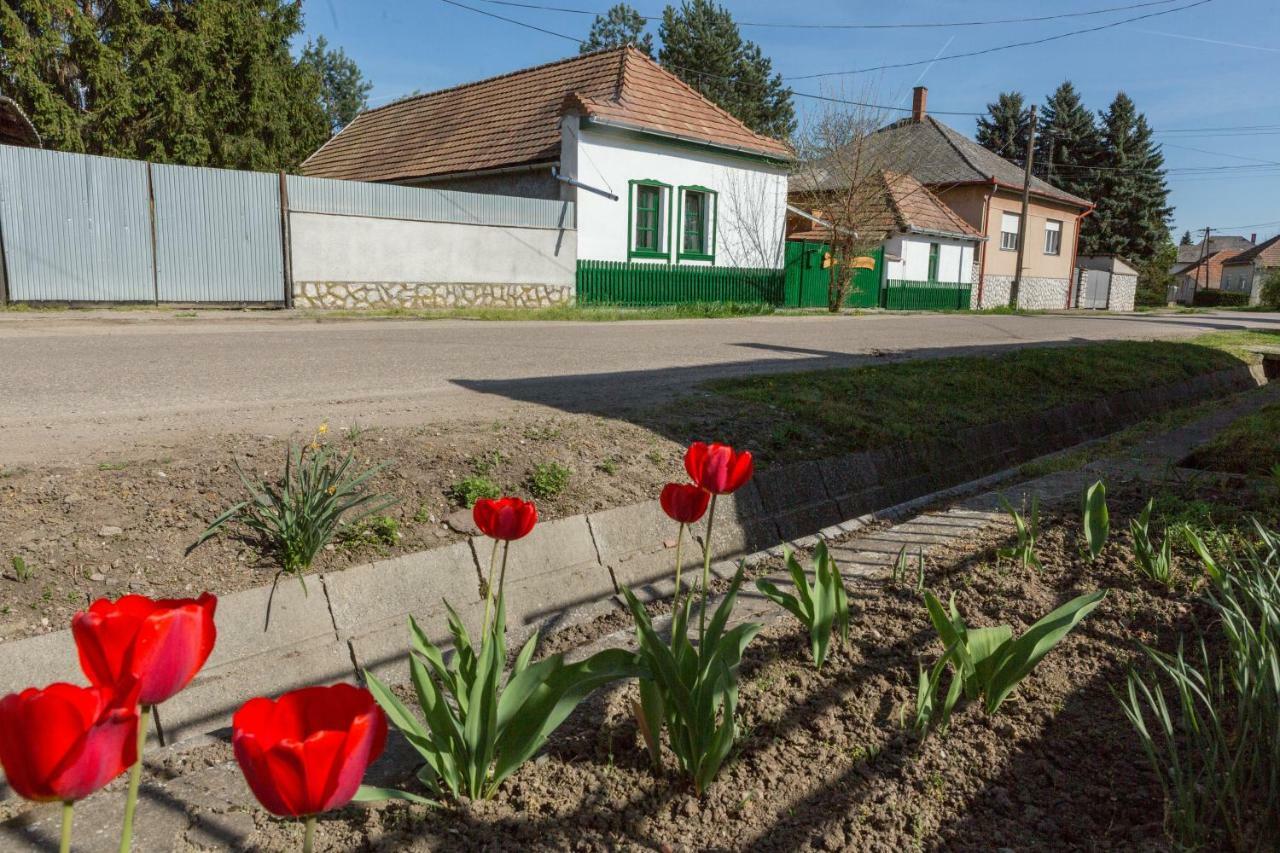 Gadoros Vendeghaz Hotel Egerszalók Buitenkant foto