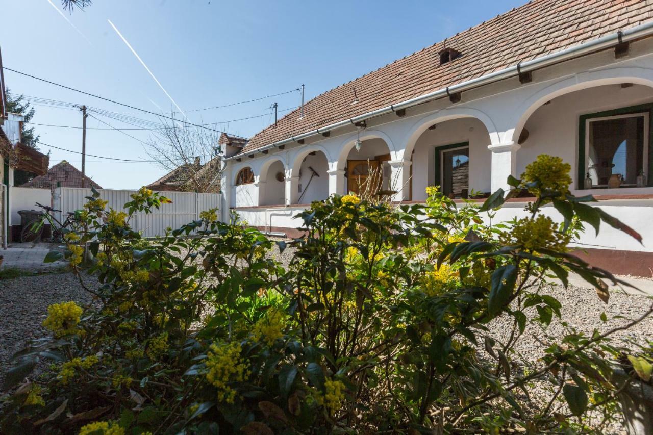 Gadoros Vendeghaz Hotel Egerszalók Buitenkant foto