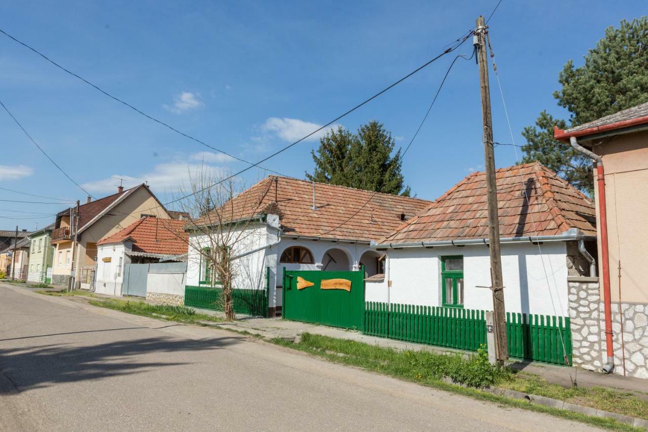 Gadoros Vendeghaz Hotel Egerszalók Buitenkant foto