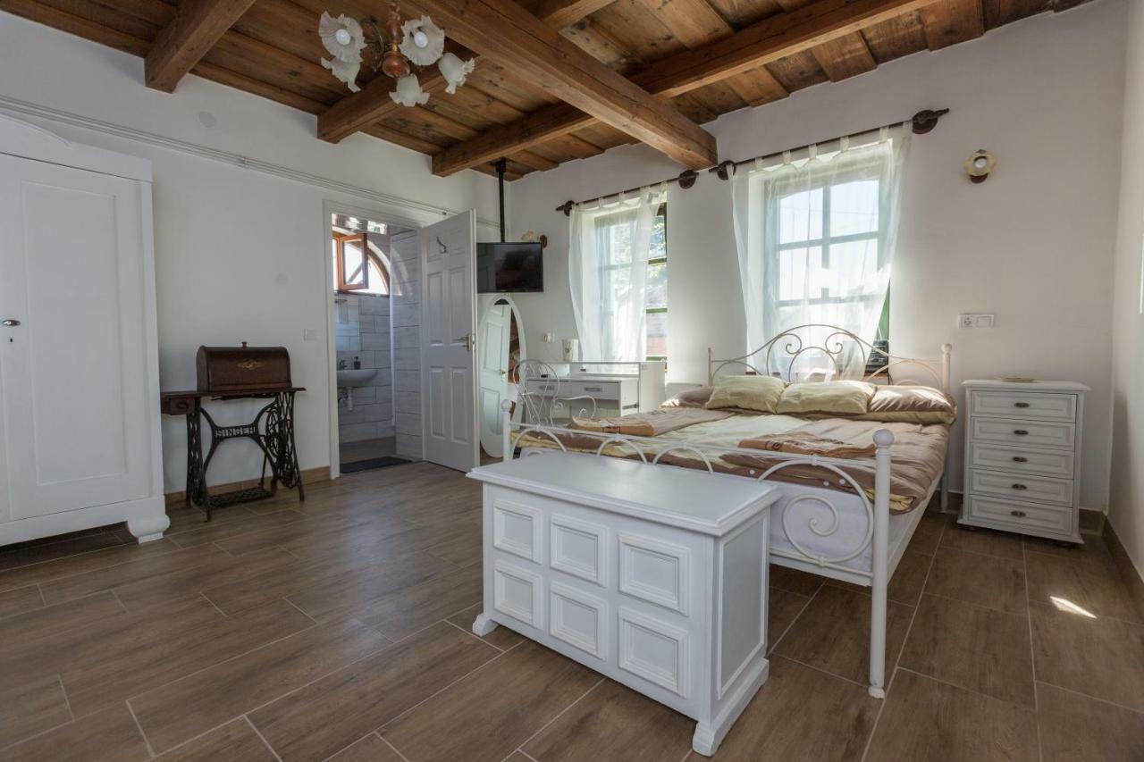Gadoros Vendeghaz Hotel Egerszalók Buitenkant foto