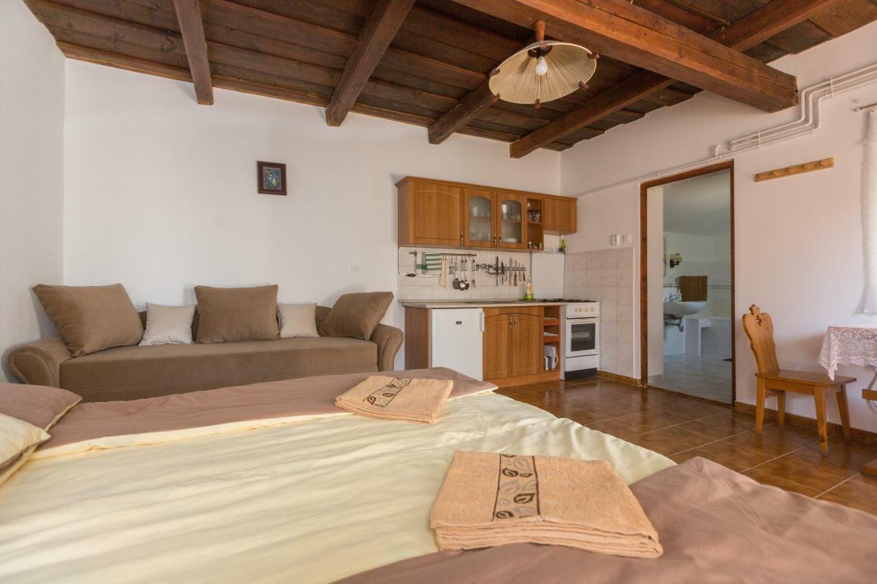 Gadoros Vendeghaz Hotel Egerszalók Buitenkant foto