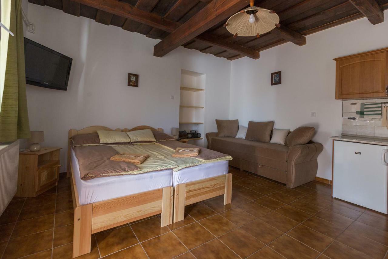 Gadoros Vendeghaz Hotel Egerszalók Buitenkant foto