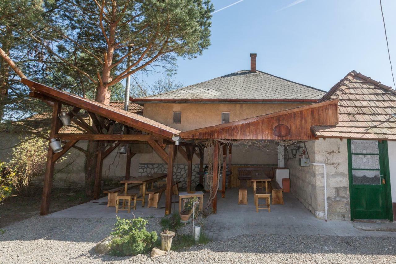 Gadoros Vendeghaz Hotel Egerszalók Buitenkant foto